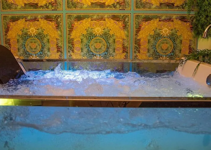 Luxury Whirlpool Jacuzzi *