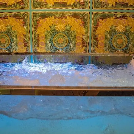 Luxury Whirlpool Jacuzzi *