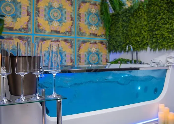 Luxury Whirlpool Jacuzzi *